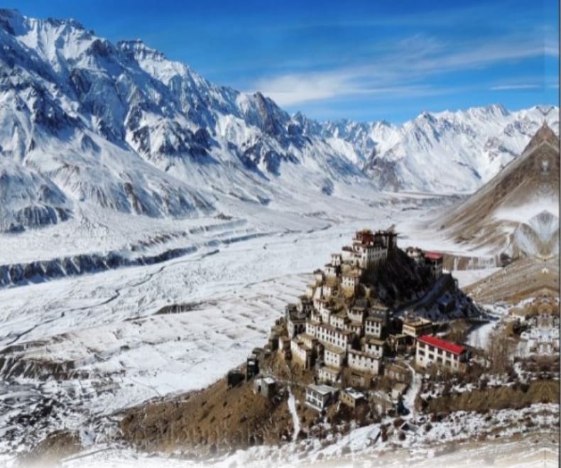 Snowy sunrise at Kaza